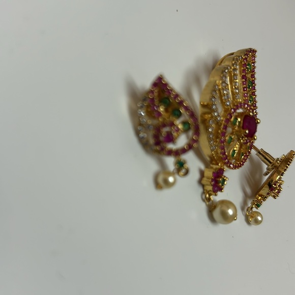 Indian jewlry Earrings and pendant set, gold pink green stone pearl. NWOT - Picture 3 of 8